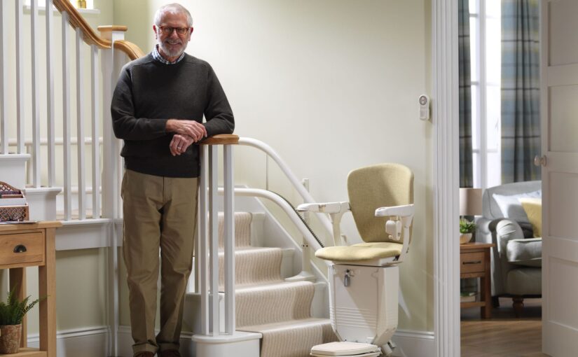 silla electrica para escaleras en una casa moderna